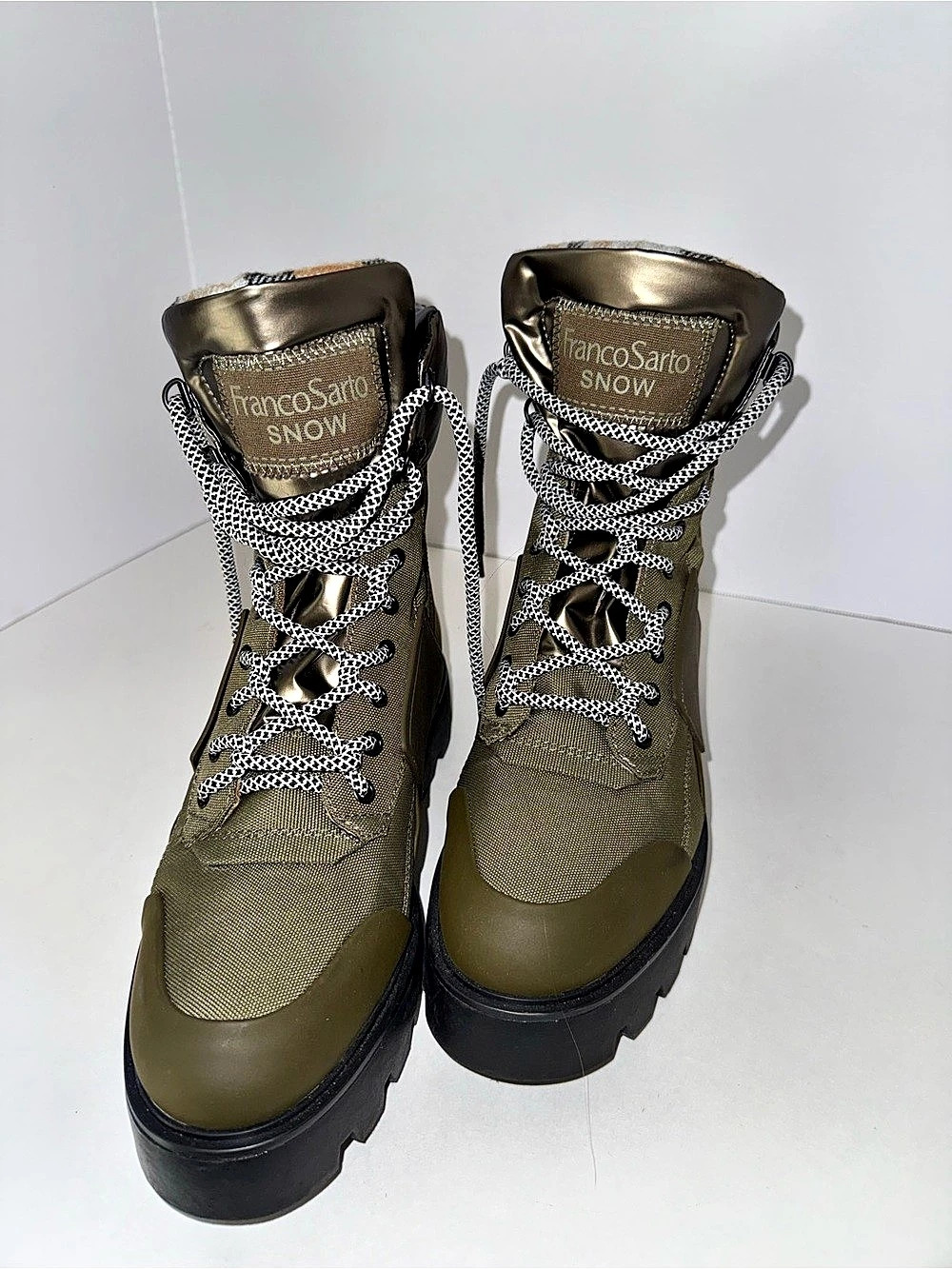 Tara Sarto Snow Winter Boots Green US 8 Like New
